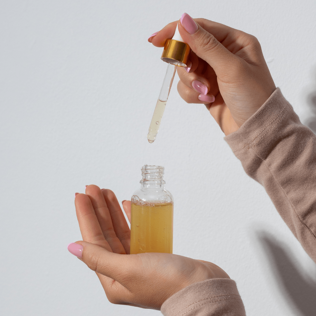 Tea Tree Oil for Hair: Benefits for Dandruff, Hair Growth & a Healthy Scalp 🌿✨ - Curldo