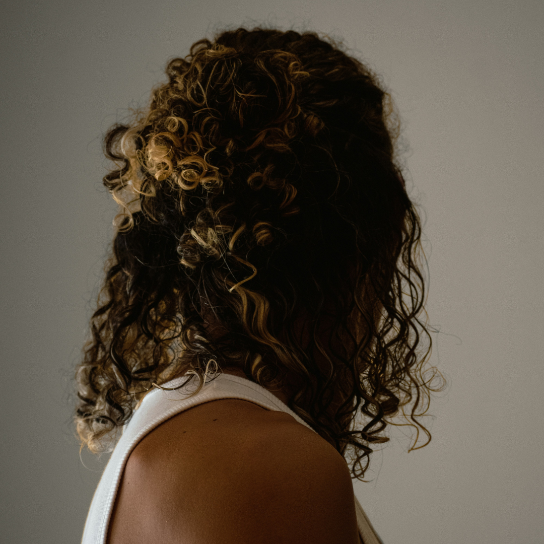 The Bowl Method: A Simple Technique for Hydrated, Frizz-Free Curls