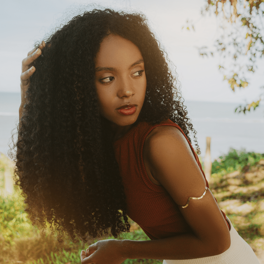 Halting Hair Breakage: Tips for Stronger Strands - Curldo